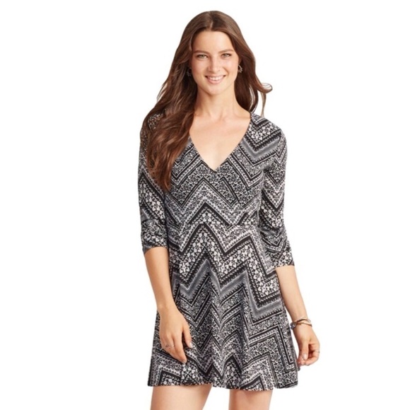 prince & Fox Floral Faux Wrap Skater Shift Dress - Picture 15 of 16